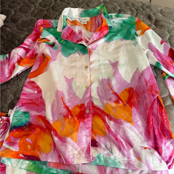 Natori Multicolor Floral Pajama Set EUC -I love but bought 2nd or by mistake! - Picture 2 of 3